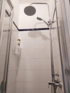 Apt4_bathroom