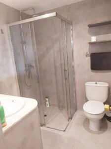 Apt5_bathroom