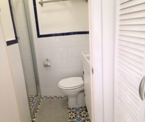 apt4_bathroom1
