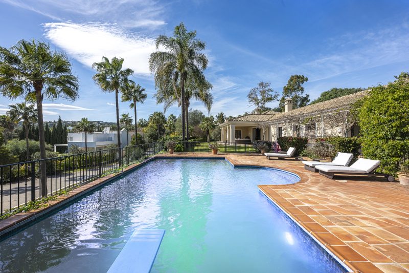 Swimming pool Sotogrande fenomeno